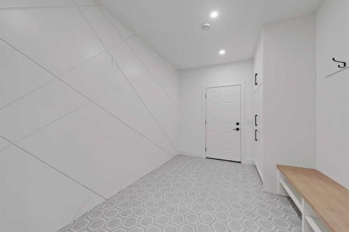 4840 22 Avenue Nw, Calgary, AB - Indoor Photo Showing Other Room