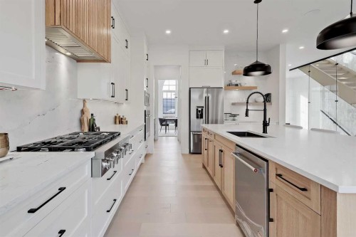 4840 22 Avenue Nw, Calgary, AB - Indoor Photo Showing Kitchen With Upgraded Kitchen