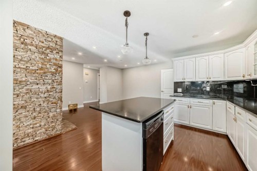 130 Braniff Crescent Sw, Calgary, AB - Indoor Photo Showing Kitchen