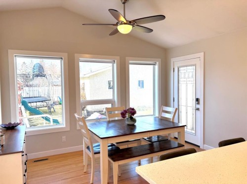 124 Glenpatrick Drive Sw, Calgary, AB - Indoor Photo Showing Dining Room