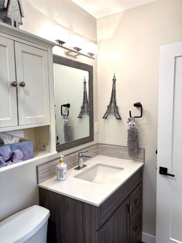 124 Glenpatrick Drive Sw, Calgary, AB - Indoor Photo Showing Bathroom