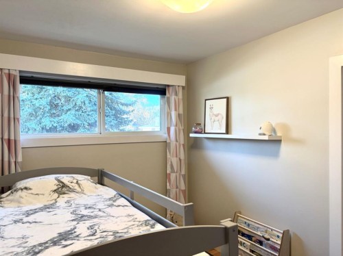 124 Glenpatrick Drive Sw, Calgary, AB - Indoor Photo Showing Bedroom