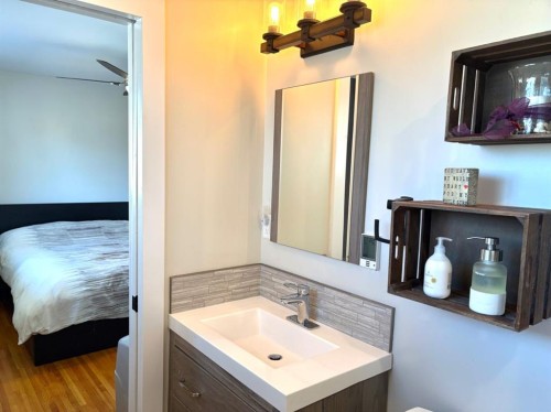 124 Glenpatrick Drive Sw, Calgary, AB - Indoor Photo Showing Bathroom