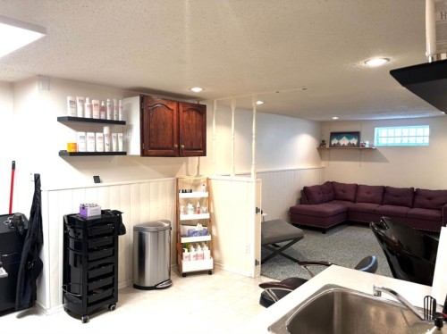 124 Glenpatrick Drive Sw, Calgary, AB - Indoor