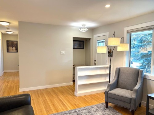 124 Glenpatrick Drive Sw, Calgary, AB - Indoor