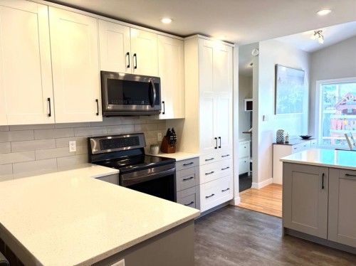 124 Glenpatrick Drive Sw, Calgary, AB - Indoor Photo Showing Kitchen