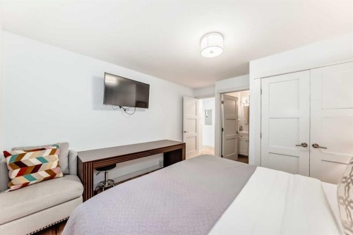 1-1406 2Nd Avenue, Canmore, AB - Indoor Photo Showing Bedroom