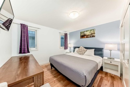 1-1406 2Nd Avenue, Canmore, AB - Indoor Photo Showing Bedroom