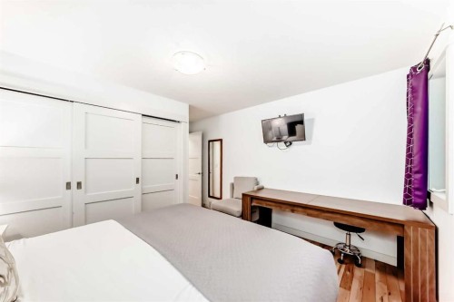 1-1406 2Nd Avenue, Canmore, AB - Indoor Photo Showing Bedroom