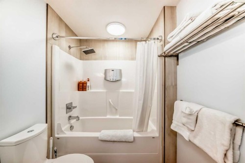 1-1406 2Nd Avenue, Canmore, AB - Indoor Photo Showing Bathroom