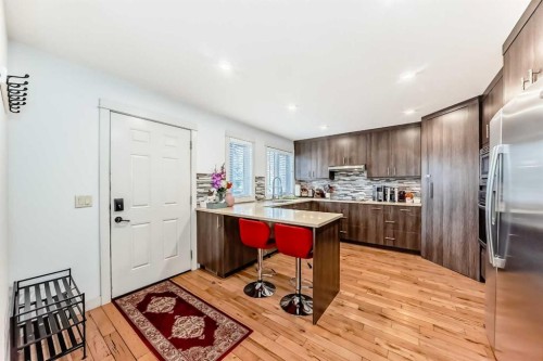 1-1406 2Nd Avenue, Canmore, AB - Indoor Photo Showing Kitchen