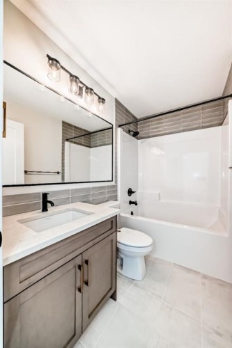 80 Legacy Woods Crescent Se, Calgary, AB - Indoor Photo Showing Bathroom