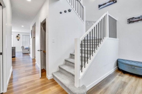 353 Walcrest View Se, Calgary, AB - Indoor Photo Showing Other Room