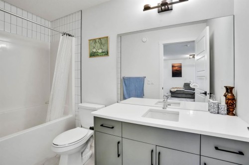 353 Walcrest View Se, Calgary, AB - Indoor Photo Showing Bathroom