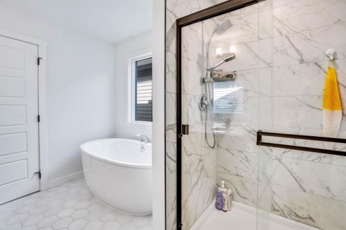 353 Walcrest View Se, Calgary, AB - Indoor Photo Showing Bathroom