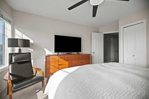 304-1608 12 Avenue Sw, Calgary, AB - Indoor Photo Showing Bedroom