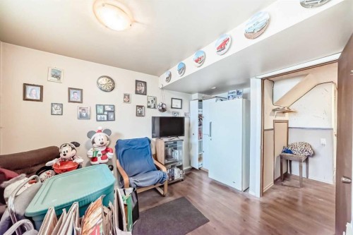 16 Beaver Dam Place Ne, Calgary, AB - Indoor Photo Showing Other Room