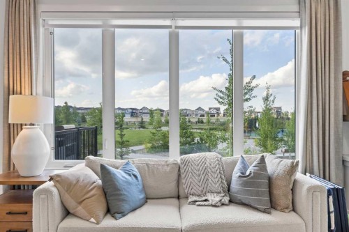 656 Bayview Way Sw, Airdrie, AB - Indoor Photo Showing Living Room
