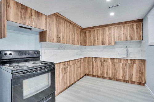 229 Luxstone Way Sw, Airdrie, AB - Indoor Photo Showing Kitchen