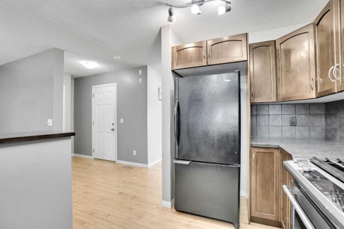 229 Luxstone Way Sw, Airdrie, AB - Indoor Photo Showing Kitchen