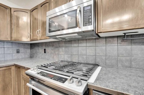 229 Luxstone Way Sw, Airdrie, AB - Indoor Photo Showing Kitchen