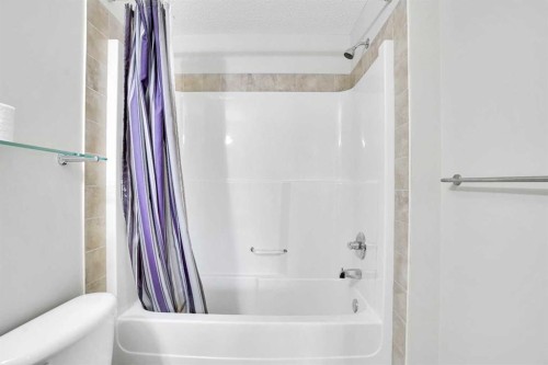 229 Luxstone Way Sw, Airdrie, AB - Indoor Photo Showing Bathroom