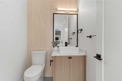 2325 23 Street Nw, Calgary, AB - Indoor Photo Showing Bathroom