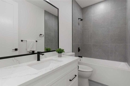 2325 23 Street Nw, Calgary, AB - Indoor Photo Showing Bathroom