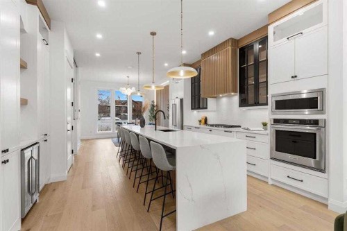 2325 23 Street Nw, Calgary, AB - Indoor Photo Showing Kitchen With Upgraded Kitchen