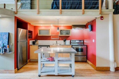 102-59 Glamis Drive Sw, Calgary, AB - Indoor Photo Showing Kitchen With Stainless Steel Kitchen
