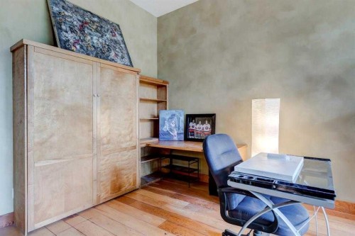 102-59 Glamis Drive Sw, Calgary, AB - Indoor Photo Showing Other Room