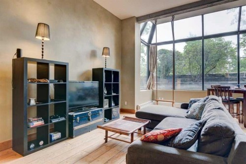 102-59 Glamis Drive Sw, Calgary, AB - Indoor Photo Showing Living Room