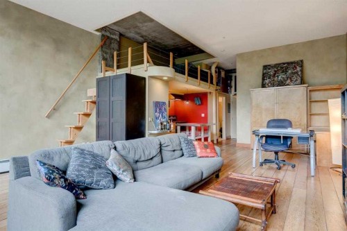 102-59 Glamis Drive Sw, Calgary, AB - Indoor Photo Showing Living Room