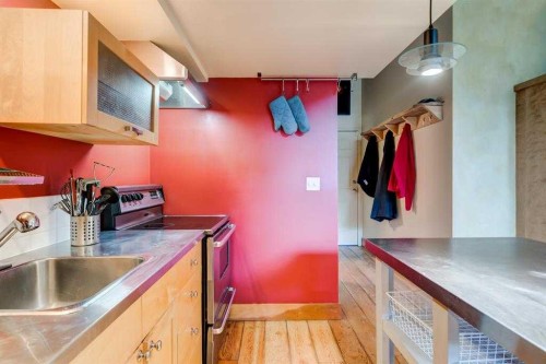 102-59 Glamis Drive Sw, Calgary, AB - Indoor Photo Showing Kitchen