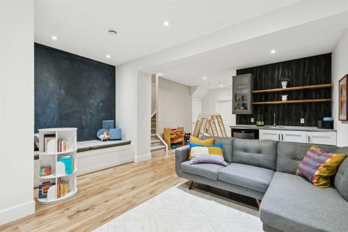 4509 19 Avenue Nw, Calgary, AB - Indoor Photo Showing Living Room