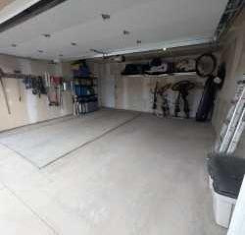 4509 19 Avenue Nw, Calgary, AB - Indoor Photo Showing Garage