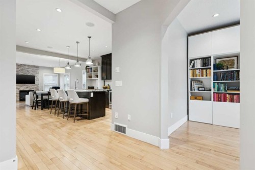 4509 19 Avenue Nw, Calgary, AB - Indoor