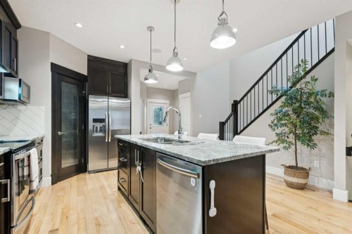 4509 19 Avenue Nw, Calgary, AB - Indoor Photo Showing Kitchen With Upgraded Kitchen