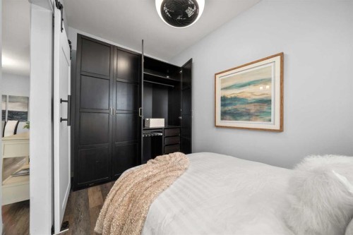 207 31 Avenue Nw, Calgary, AB - Indoor Photo Showing Bedroom