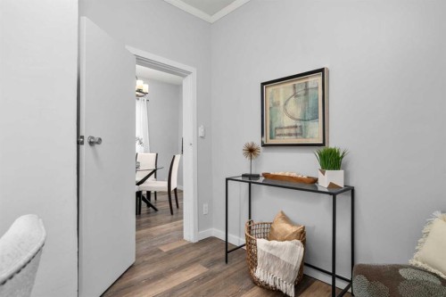 207 31 Avenue Nw, Calgary, AB - Indoor Photo Showing Other Room