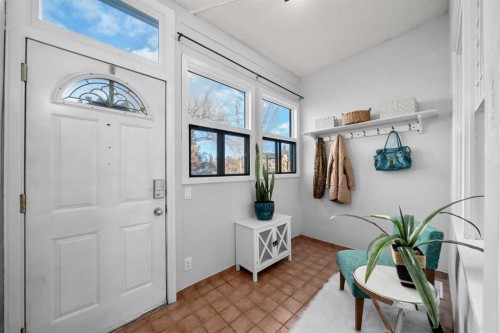 207 31 Avenue Nw, Calgary, AB - Indoor Photo Showing Other Room