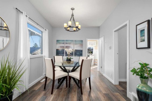 207 31 Avenue Nw, Calgary, AB - Indoor Photo Showing Dining Room