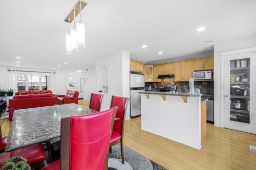 102 Evansford Grove Nw, Calgary, AB - Indoor Photo Showing Kitchen