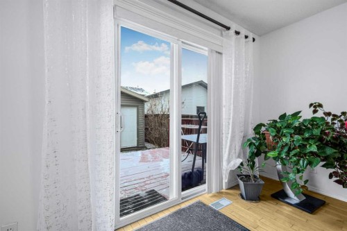 102 Evansford Grove Nw, Calgary, AB - Indoor Photo Showing Bathroom