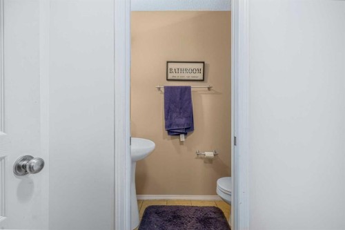 102 Evansford Grove Nw, Calgary, AB - Indoor Photo Showing Bathroom