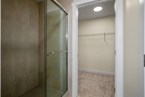 585 Corner Meadows Way Ne, Calgary, AB - Indoor Photo Showing Bathroom