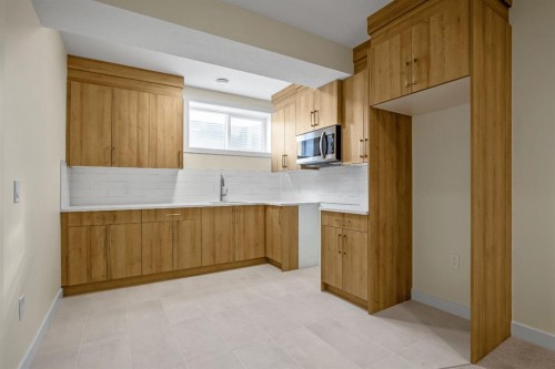 585 Corner Meadows Way Ne, Calgary, AB - Indoor Photo Showing Kitchen