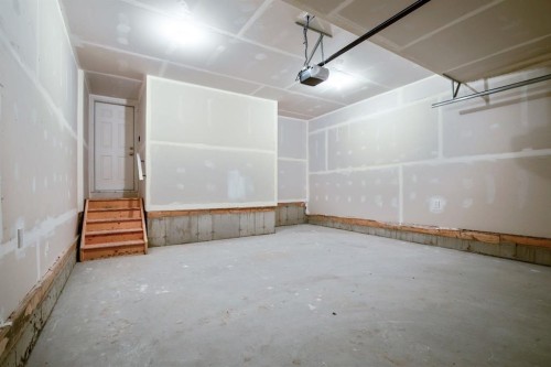 585 Corner Meadows Way Ne, Calgary, AB - Indoor Photo Showing Garage