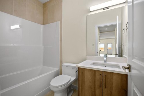 585 Corner Meadows Way Ne, Calgary, AB - Indoor Photo Showing Bathroom