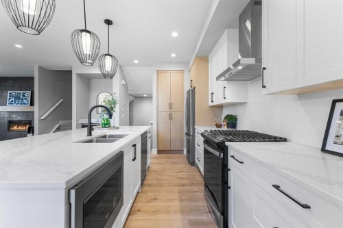 100 West Glen Crescent Sw, Calgary, AB - Indoor Photo Showing Kitchen With Double Sink With Upgraded Kitchen